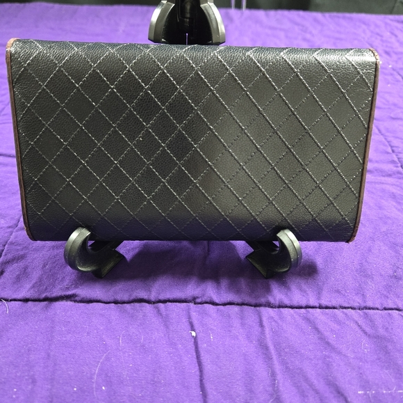 EUC CHANEL MATELASSE STYLE WITH BURGUNDY LINING WALLET - Picture 2 of 12